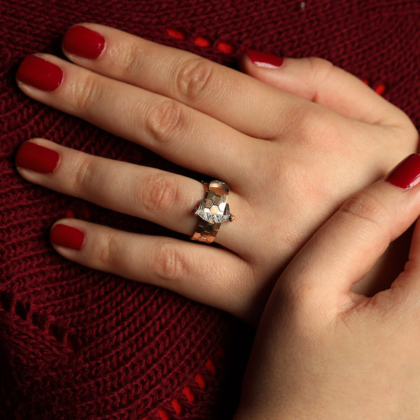 Vintage UNUSUAL Rose Gold Buckle Retro Chain Ring
