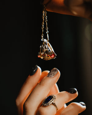 Collectible antique jewelry for sale online