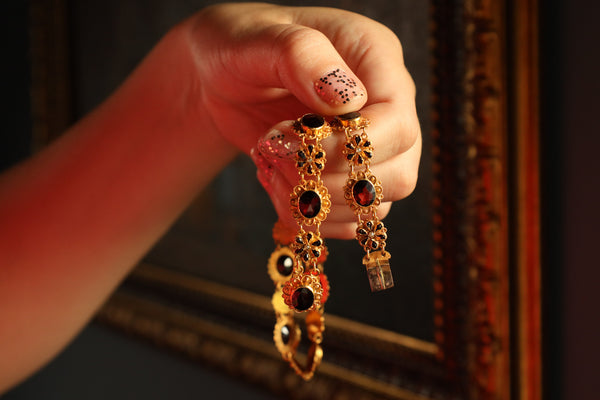 Antique Floral Garnet Necklace in Solid 14k Gold