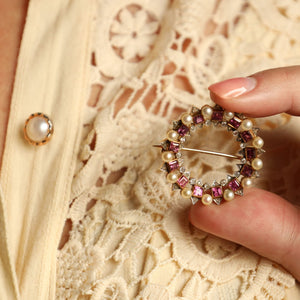 Art Deco Brooch with Rubies and Diamonds in solid 18k Gold and Platinum